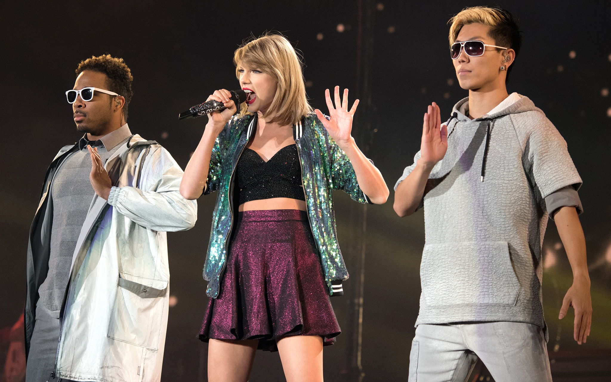 Taylor Swift live at Rogers Centre - Toronto, Ontario - October 2, 2015 ...